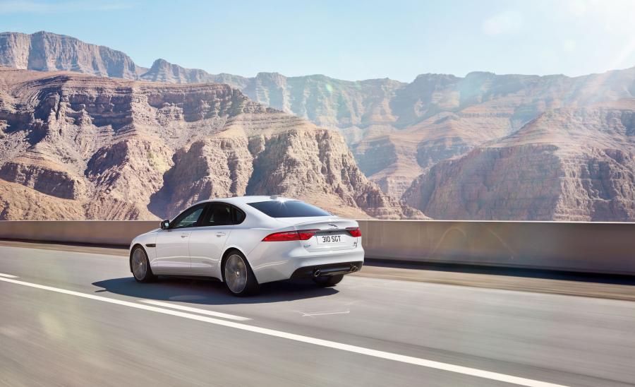  Jaguar XF S AWD 2015 года  (фото 10 из 43)